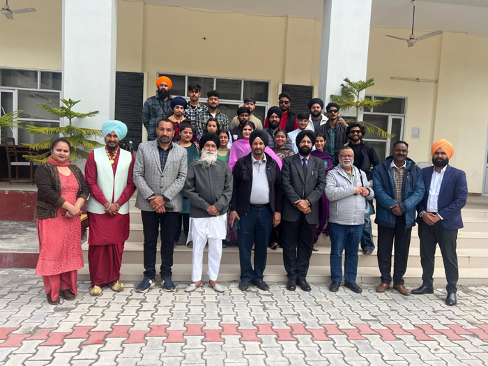 ਕਾਲਜ ਦੇ ਸੰਗੀਤ ਵਿਭਾਗ ਵੱਲੋਂ ਸੰਗੀਤਕ ਸਮਾਰੋਹ ਕਰਵਾਇਆ ਗਿਆ